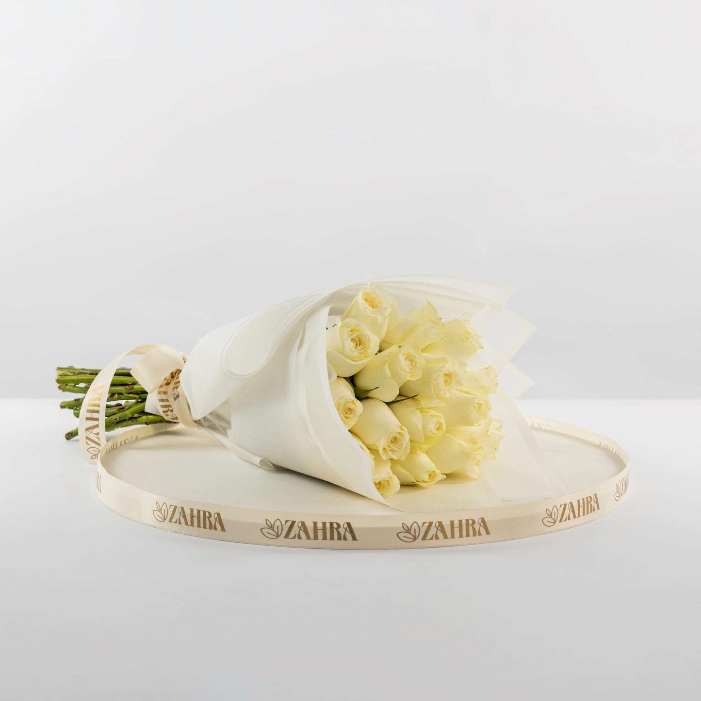 Yafa Veil & White Roses Bouquet