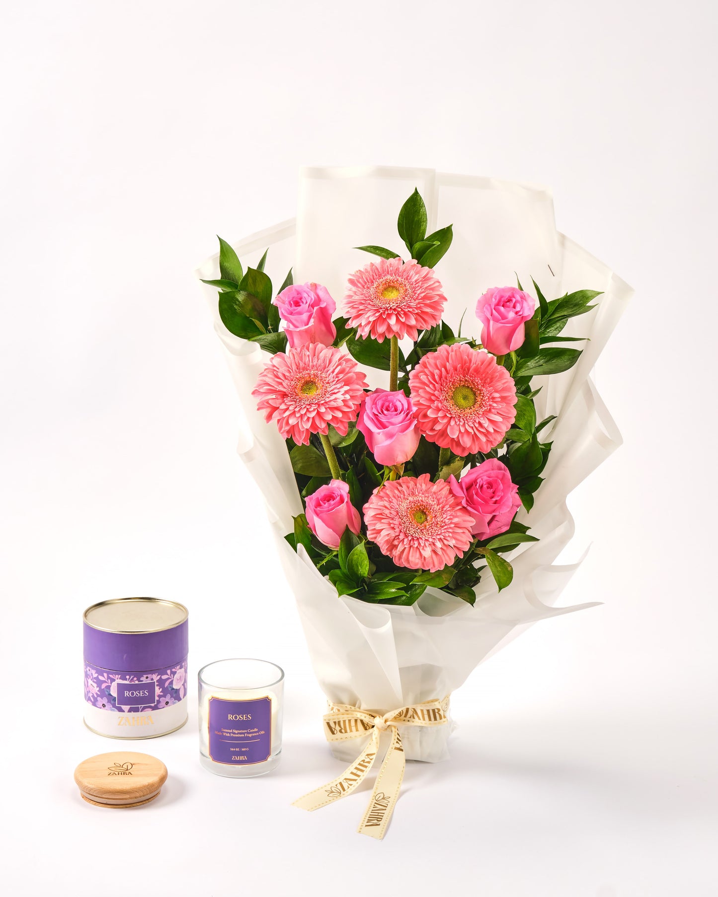 Gilrlish Bouquet & Roses Candle