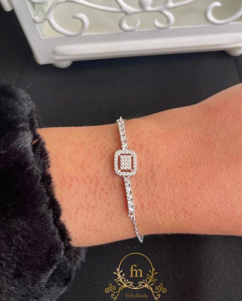 Square pendant with side stones silver bracelet-F21